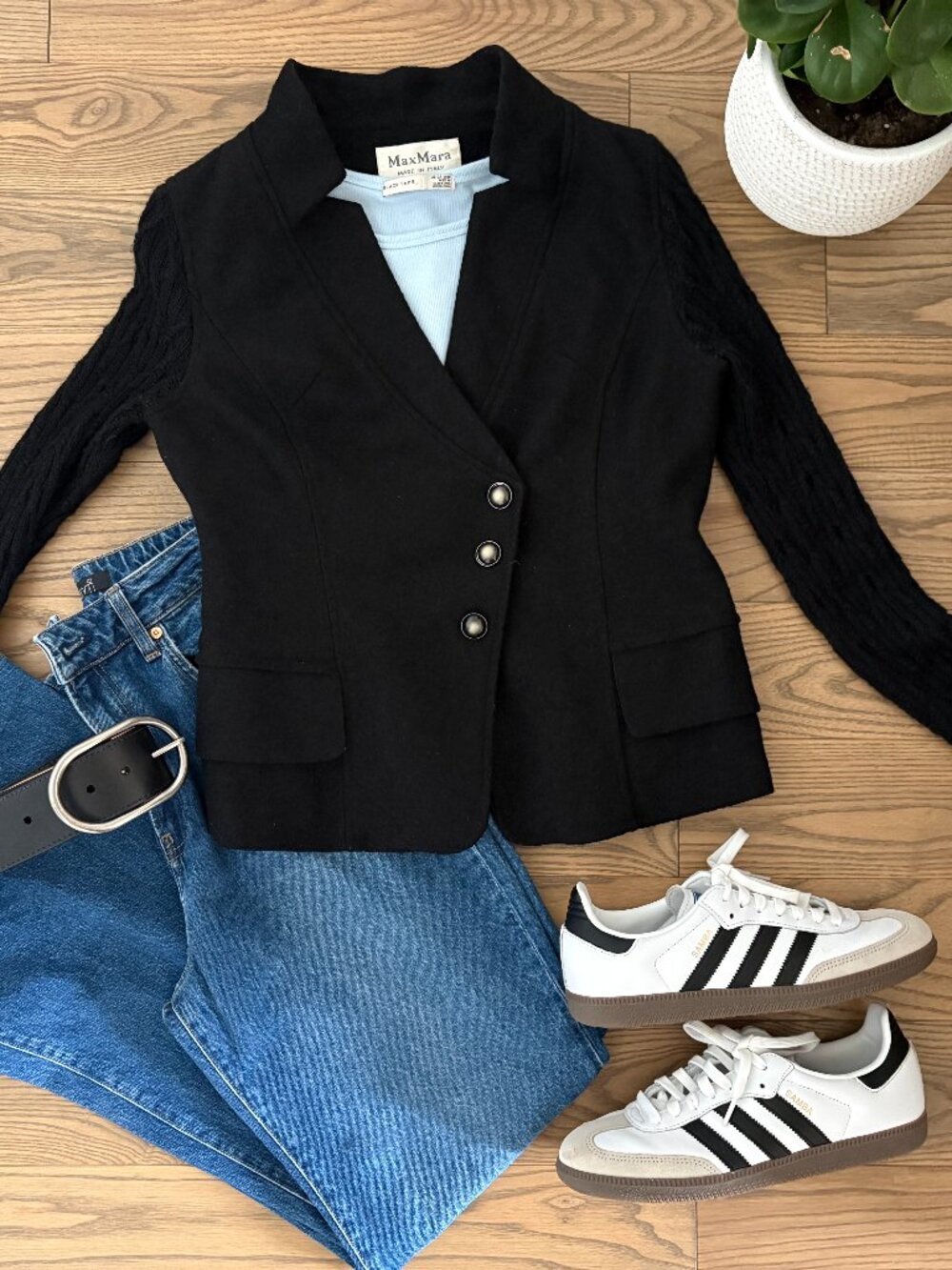 Vintage MAXMARA Black Tailored Blazer Note: Other pieces of clothing and accesso